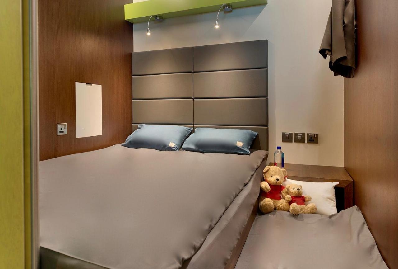 Sleep 'n Fly Sleep Lounge, A-gates Terminal 3 - Transit Only فندق-كبسولة